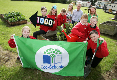 Bleary Primary School receiving their Green Flag